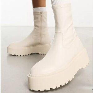 PUBLIC DESIRE (ASOS) Pabla Chunky Sole Ankle Boots in Off-White size 7